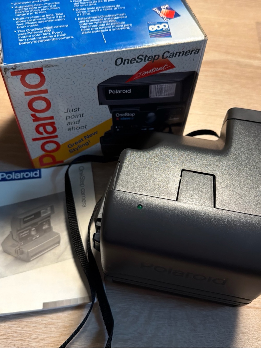 Vintage 90s Polaroid OneStep CloseUp 600 Instant Film Camera Folding Flash